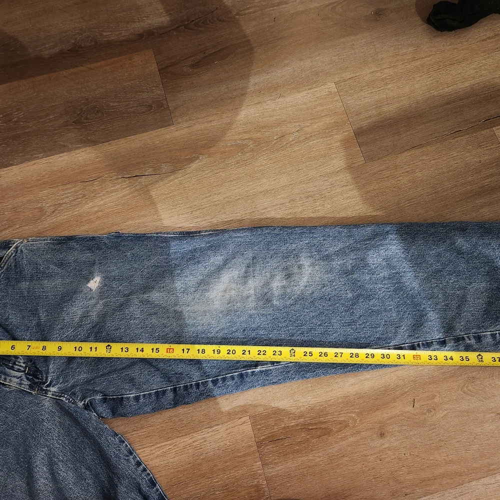Wrangler Men's Relaxed Jeans in Blue - Picture 12 of 13